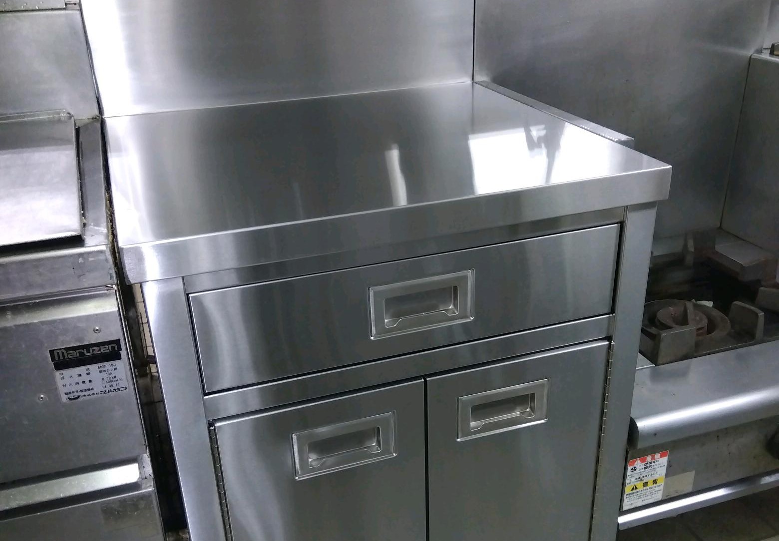 作業台の入れ替え作業を行いました。