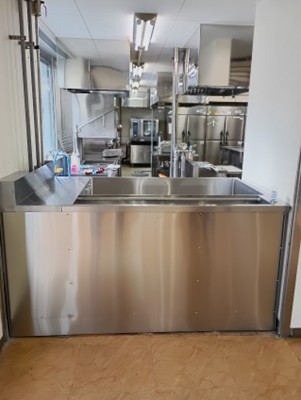 シャワーシンクの入替えと壁補修を行いました