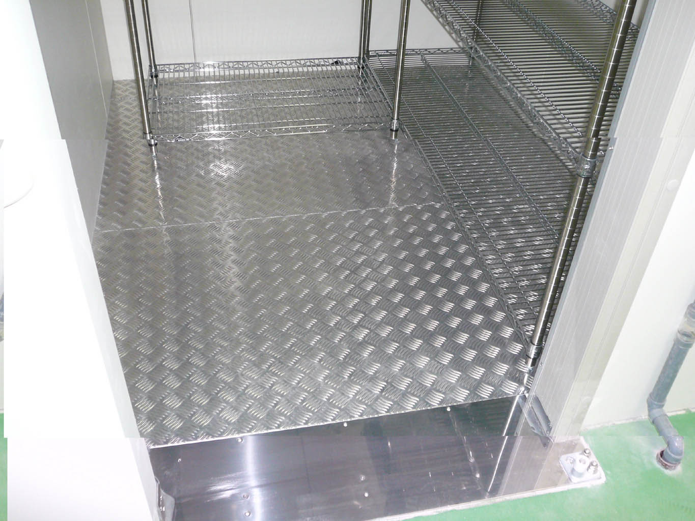 プレハブ冷凍庫 - （冷機器｜プレハブ冷蔵庫・冷凍庫）